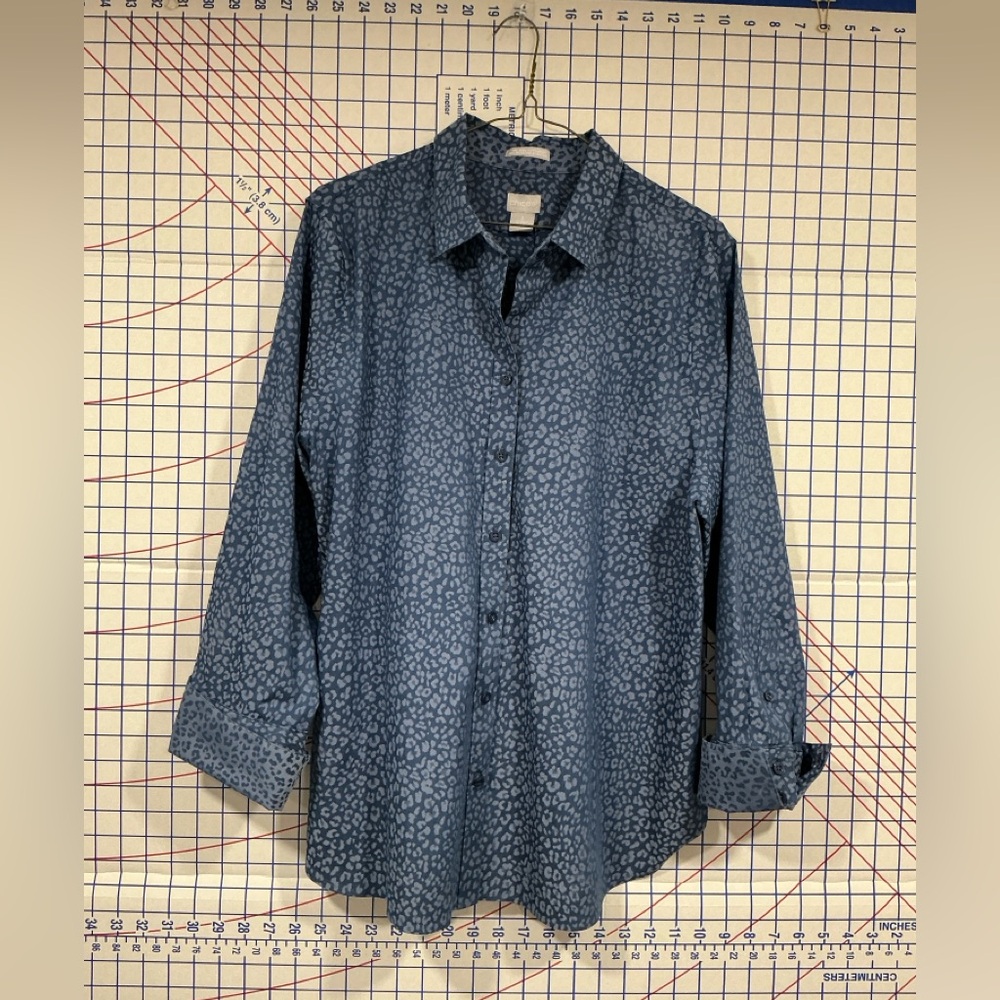 Chicos Blue SZ 3 animal print Button down Shirt